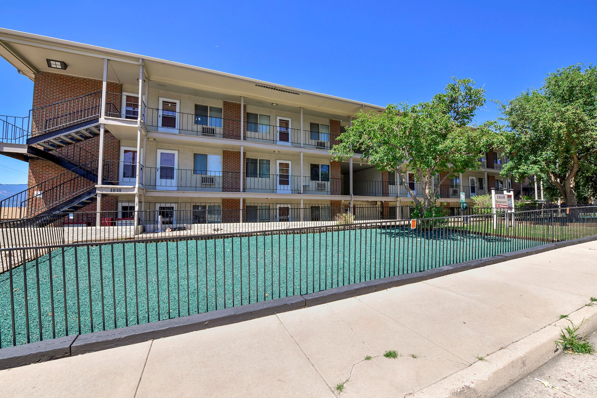 1010 Delaware 3-Story, Red Brick Apartment Building